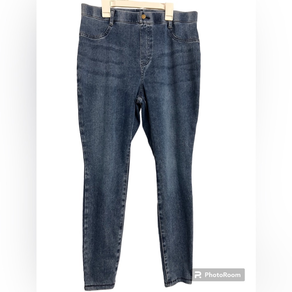 Woman time and tru jeans